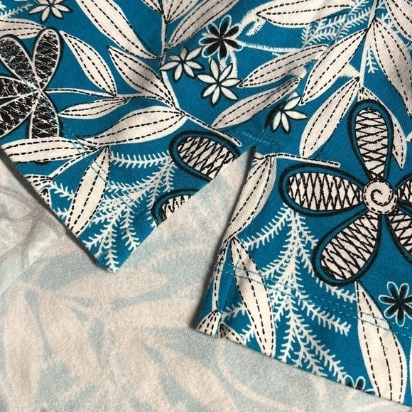 BECHAMEL XL BLUE AND WHITE FLORAL PULLOVER BLOUSE - Picture 8 of 8